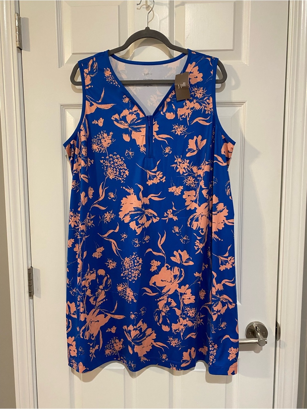 J Jill Fit Zip Scoop-Neck dress with zip front.  NWT